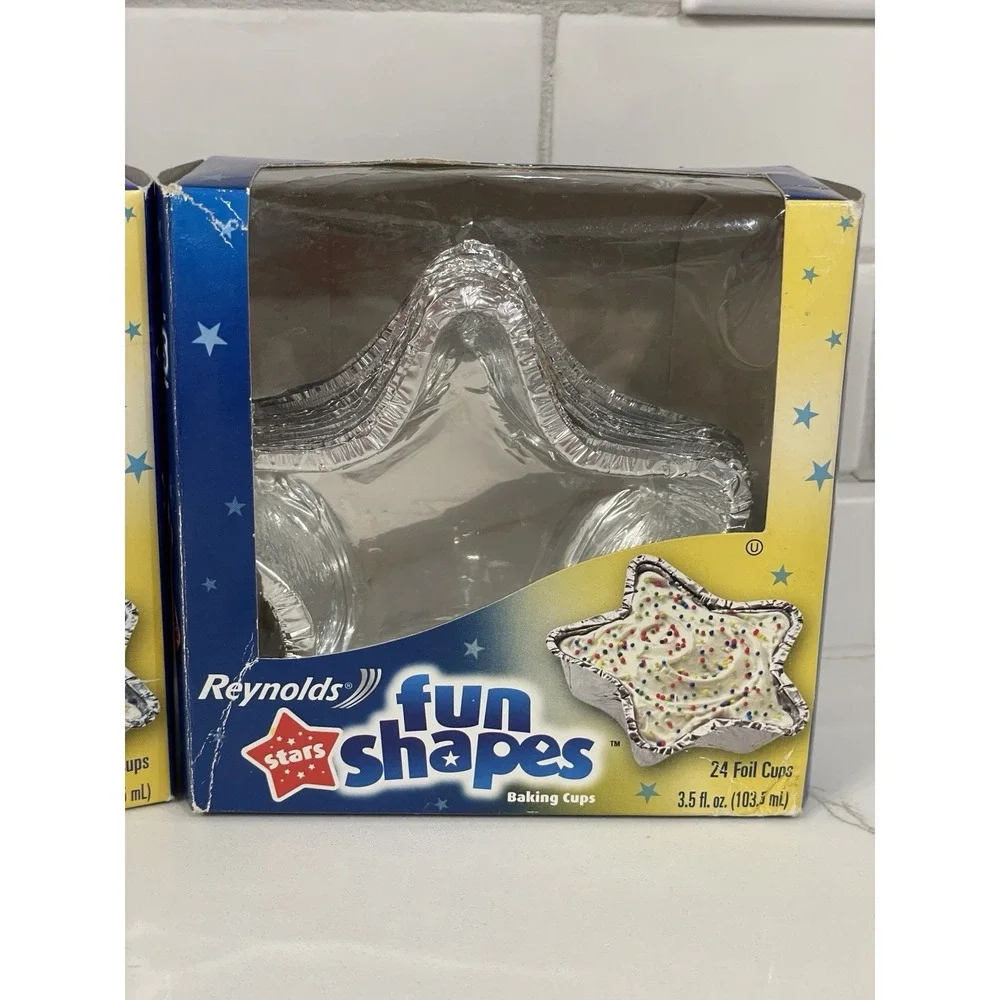 Reynolds Fun Shape Stars Foil Baking Cups 45 Count Cake Cookie Jello 3.5 oz READ